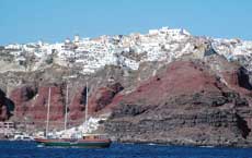 Αυθαιρεσίες «πληγώνουν» τη Σαντορίνη και τη Μύκονο