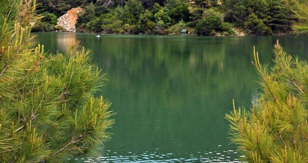 Η λίμνη Μπελίτσι λίγο έξω από το κέντρο της Αθήνας